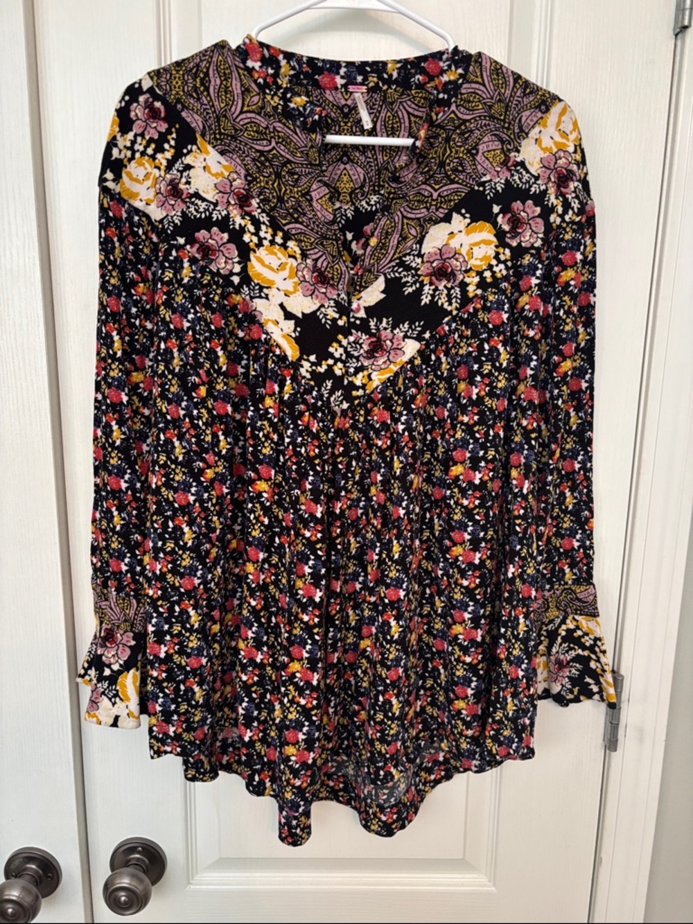 Free People Black & Mixed Colors Wildflower Fields Boho Mixed Print Tunic Sz Med - Picture 2 of 7